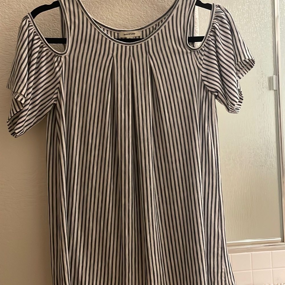 MAX STUDIO blouse- size small. Perfect condition.